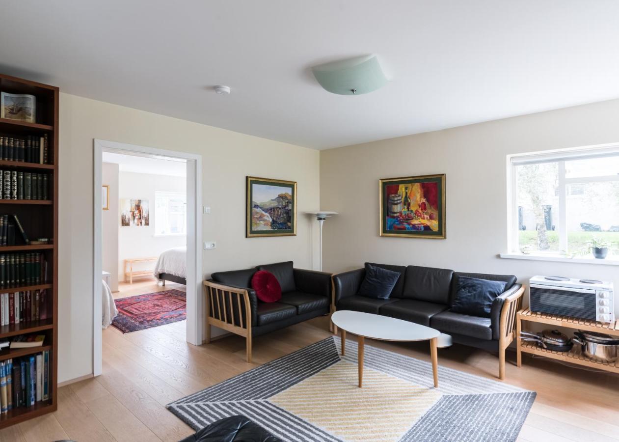 Guesthouse Akureyri - Apartments Near Down Town Buitenkant foto